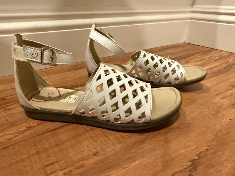 GIRLS WHITE VARNISHED SANDALS by STRIDE RITE sz 1 Adjustable Straps Rubber Sole