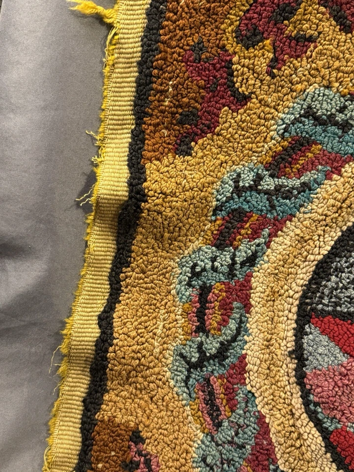 Early Antique Primitive Folk Art Hooked Rug w/ Spaniel Dog - Image 4 of 4