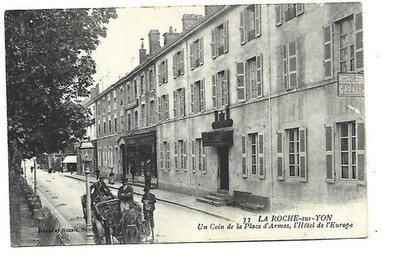 85 LA ROCHE SUR YON UN CORNER DE LA PLACE DARMES HOTEL DE L EUROPE