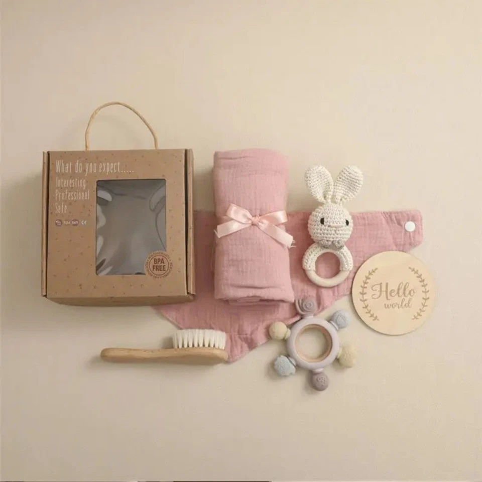 Подарок новорожденному ребенку. набор, который включает в себя нагрудник, расческу, прорезыватель, одеяло и погремушку - Изображение 2 из 4