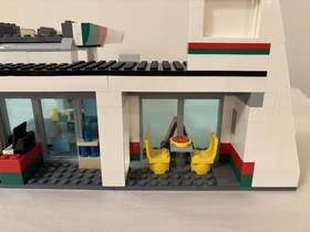 RETIRED LEGO City 60132 Service Station 2-in-1 Set 100% Complete Manual Box VGUC