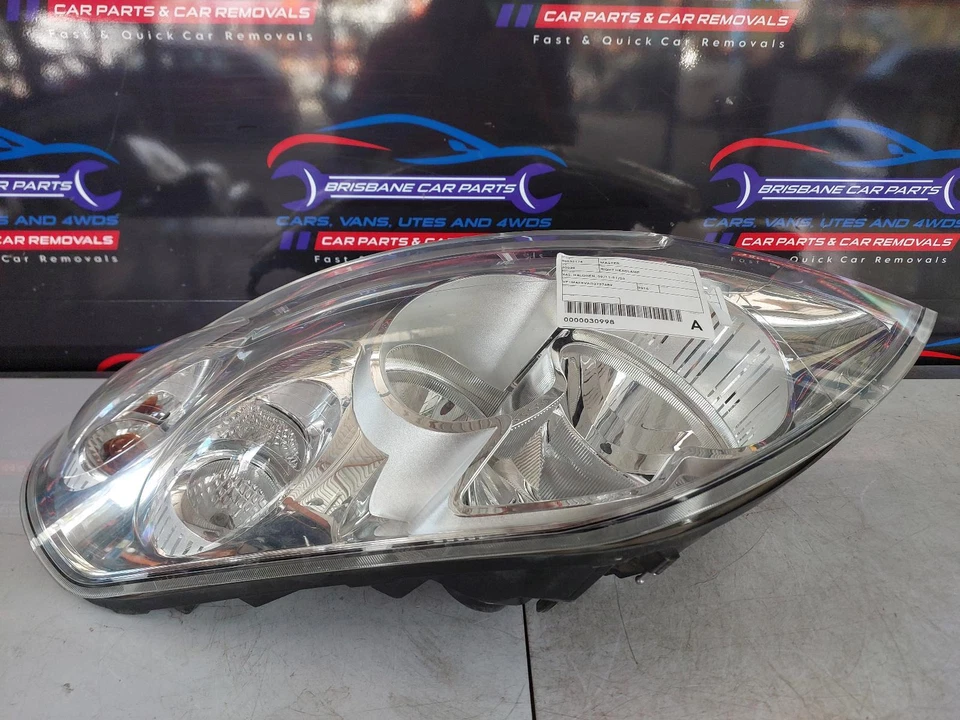 RENAULT MASTER 2011-2020 RIGHT HEADLAMP Van - image 2 of 4