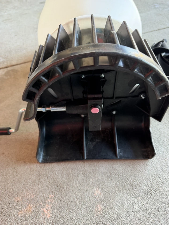 Esparcidor portátil Solo 421-S (capacidad de 20 lb) césped y jardín 12 pies ancho de extensión  Foto 2 de 4