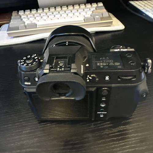 Mint Fujifilm GFX100S Mirrorless Digital Camera with 35-70mm lens - Picture 3 of 6