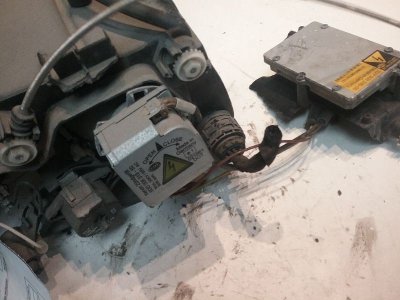 2008 MASERATI QUATTROPORTE HEADLIGHT HID PARTS ONLY DAMAGED