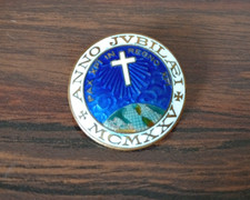 Ancienne insigne religieuse Jubilé de 1925 Porte Sainte Pie XI Vatican broche