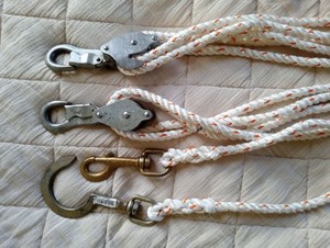 KLEIN TOOLS BLOCK & TACKLE 1802-30 750# ROPE HOIST PACKAGE