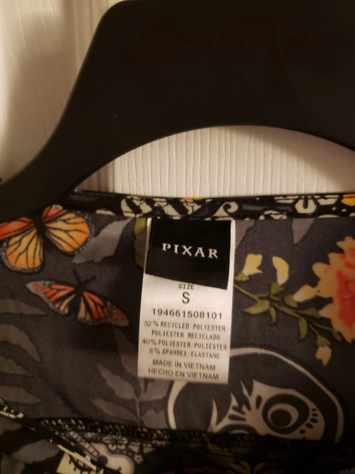 Disney Pixar Coco Scrub Top Day of the Dead Halloween Skull Shirt Small New NWT - Image 3 of 4