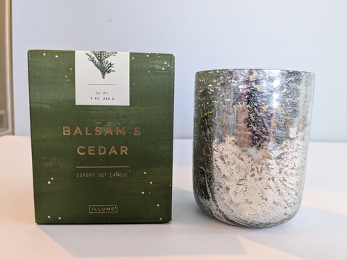 NIB Illume -Balsam & Cedar Boxed Crackle Glass Soy Candle Balsam & Oak Moss