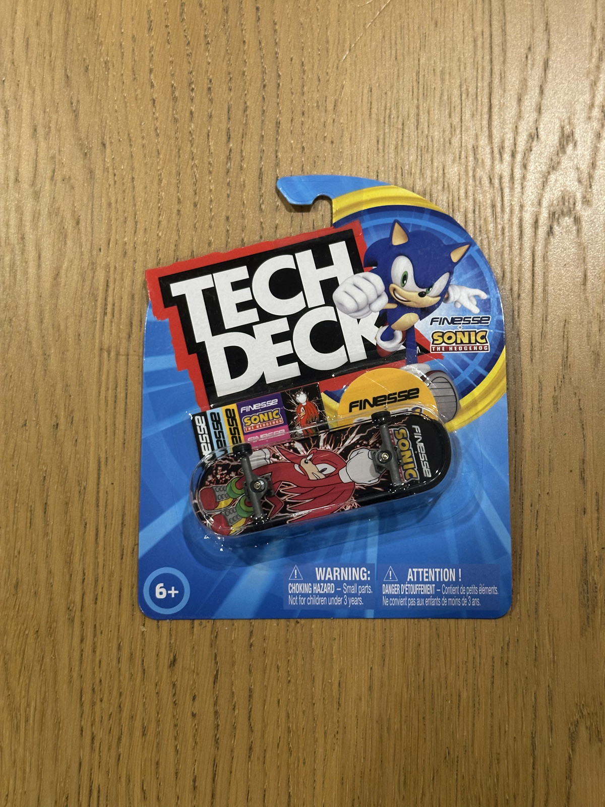 Tech Deck Finesse + Sonic The Hedgehog Knuckles Fingerboard Spin Master 2024