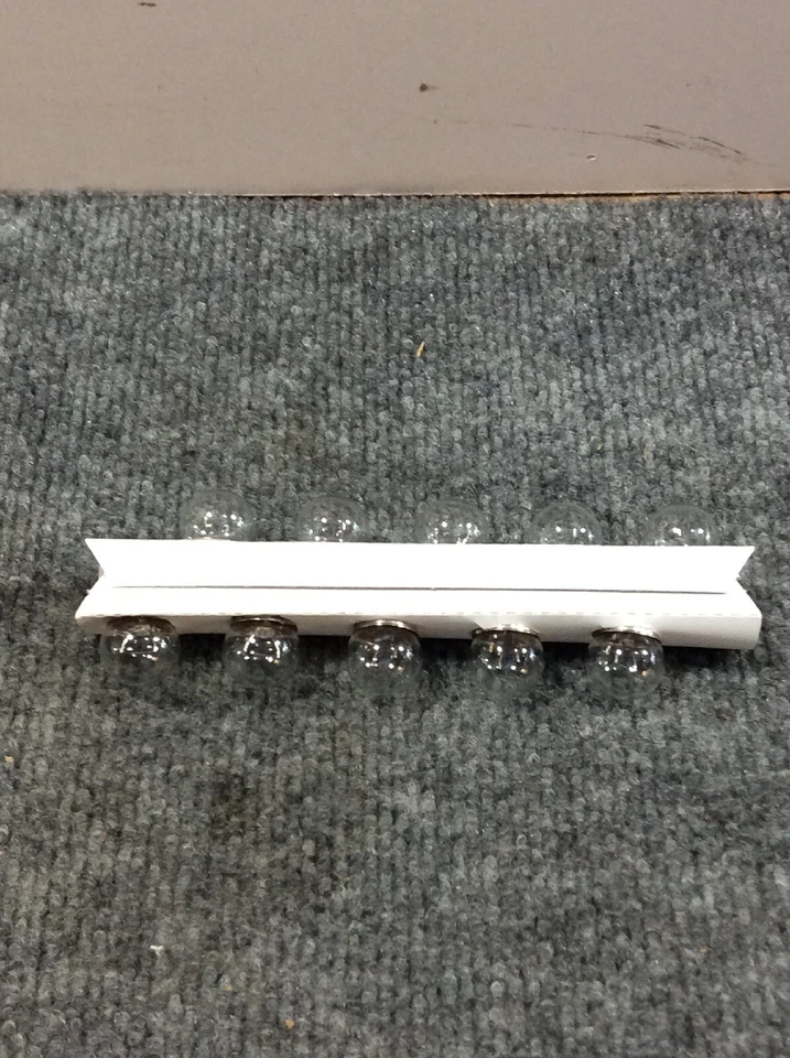 Lot of 10 Eiko 5007 Tail Light Bulb-Base Fits Audi 100 Quattro, - Image 2 of 4