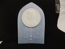 sainte vierge en porcelaine , porcelaine de limoges , objet religieux ,eglise