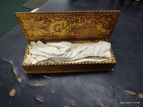 Antique Woman's Wooden Glove Box w/ Gloves - Picture 4 of 8