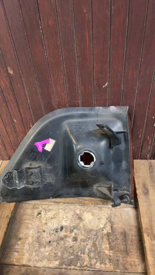 Luz de señal de giro izquierda Plymouth Acclaim 1991-95 OEM 04676023 Foto 2 de 2