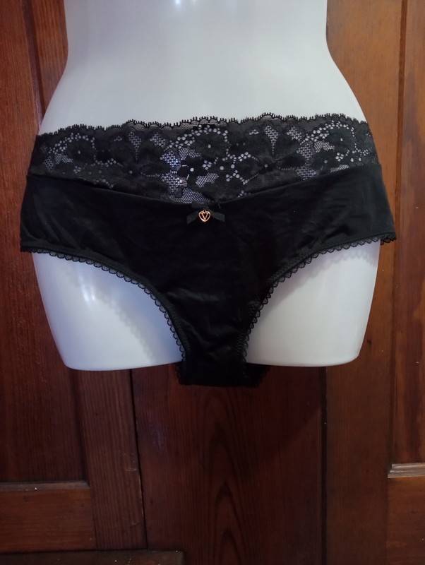 VICTORIA'S SECRET PANTIES COLOR BLACK SIZE XL HIPHUGGER/HIPSTER