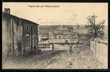 Old postcard Vigneulles-les-Hattonchatel, rural scene with soldiers and buildings in arrival 