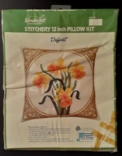 VINTAGE WONDERART STITCHERY 12" PILLOW KIT "DAFFODIL" EMBROIDERY 5601