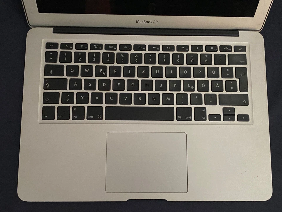 Apple MacBook Air 13 Zoll / 33cm, 4GB RAM, 250GB SSD, MacOS Sonoma 14.4.1 - Bild 4 von 4