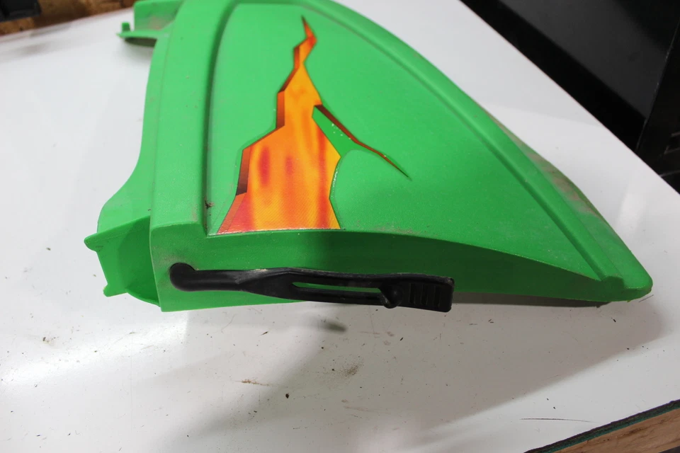 Cubierta de carenado de puerta panel lateral derecho Arctic Cat M5 M6 M7 M8 2005-2011 Foto 3 de 4