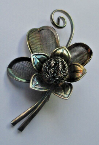 RARE ET ANCIENNE Petite Broche Oiseau Métal Emblème Sanofi Vintage