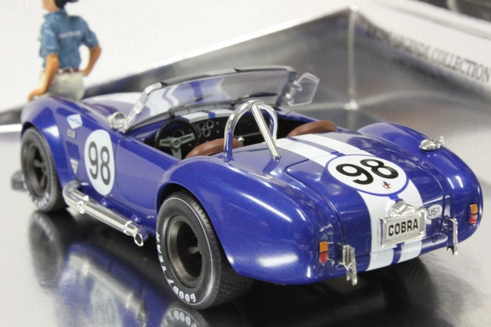 MRRC MC0001 SHELBY COBRA 427 NUEVO 1/32 SLOT CAR EN EXHIBICIÓN CON FIGURA CAROLL SHELBY Foto 2 de 4