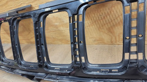 2017 2018 2019 2020 JEEP GRAND CHEROKEE Front Bumper Upper Grille Trim - Picture 12 of 24