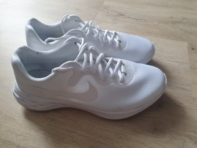 NIKE -  Revolution 6 - Herrenlaufschuh / Sneaker - Gr.44 - Weiß - 1A Zustand !