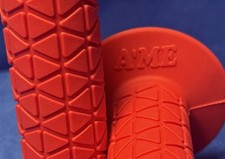 BUBBLE FONT Old School AME Tri Retro BMX Bike Grips Mongoose GT Haro RL Red