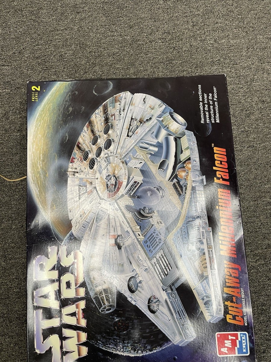 AMT ERTL Star Wars Cut-away Millennium Falcon model kit 1996 open