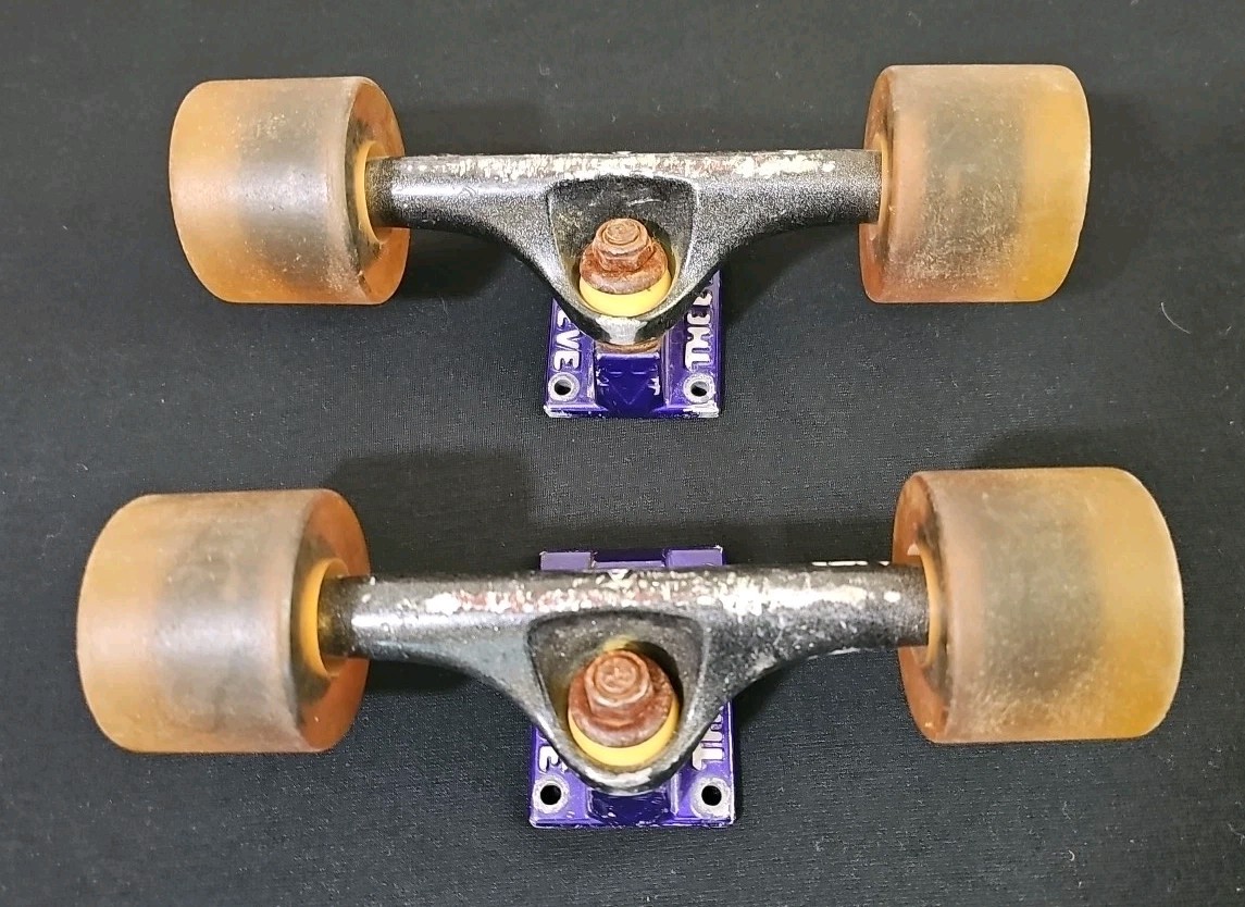THEEVE Skateboard Trucks Pair 5.85 Purple and black with Pen
