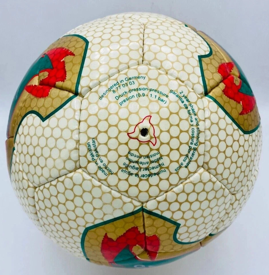タカーヒ　FEVERNOVA 試合球 Adidas Fevernova Football Fifa World Cup 2002 Official Match