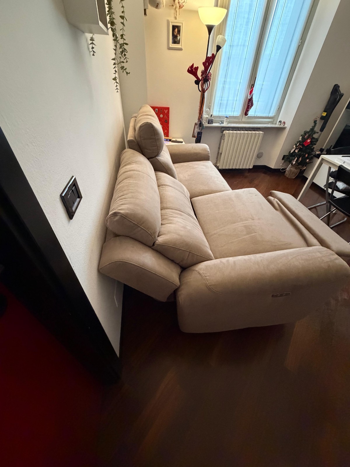 Divano, perfette condizioni, comprato nuovo a Dicembre 2025. Motivo: trasloco.
