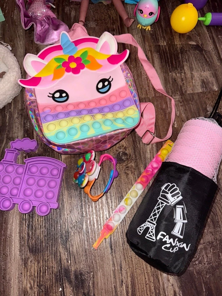 Enorme Lote de Juego de Casa de Muñecas de Madera Juguetes Interactivos Chirrido Arco Iris Monedero Lote de Mascotas Foto 3 de 4