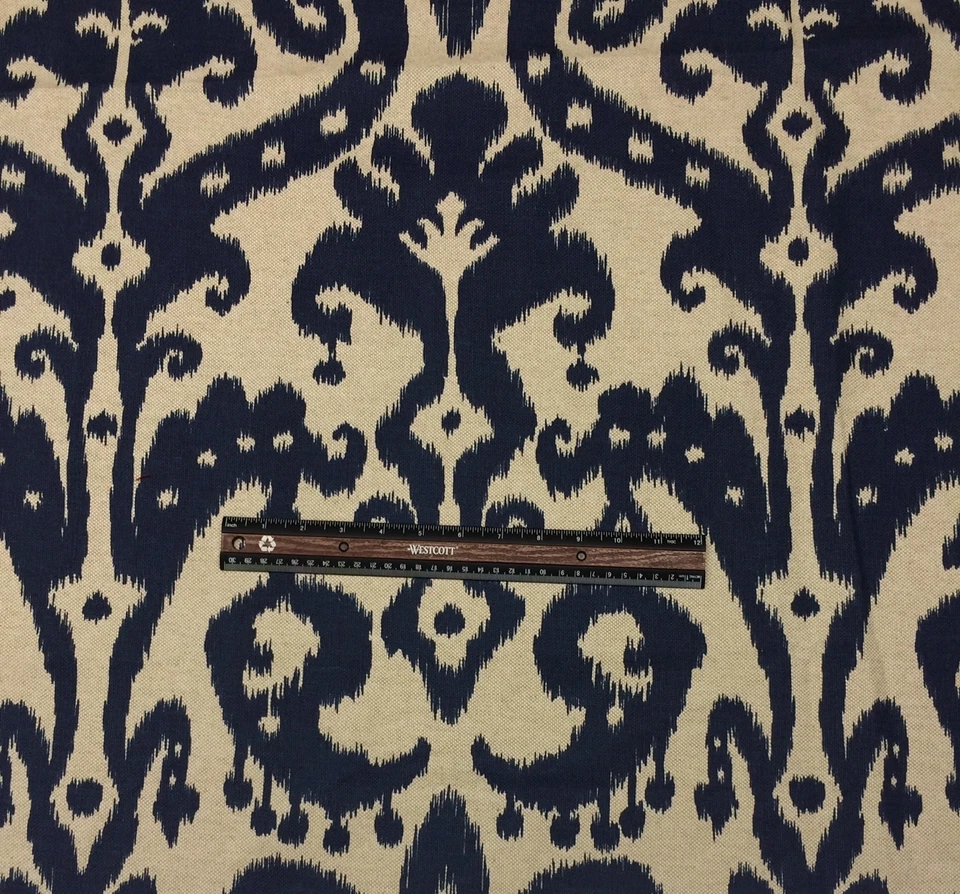 TELA DE DISEÑO BALARD DESIGNS VENICE IKAT AZUL MARINO CREMA POR YARDA 55"W Foto 2 de 4