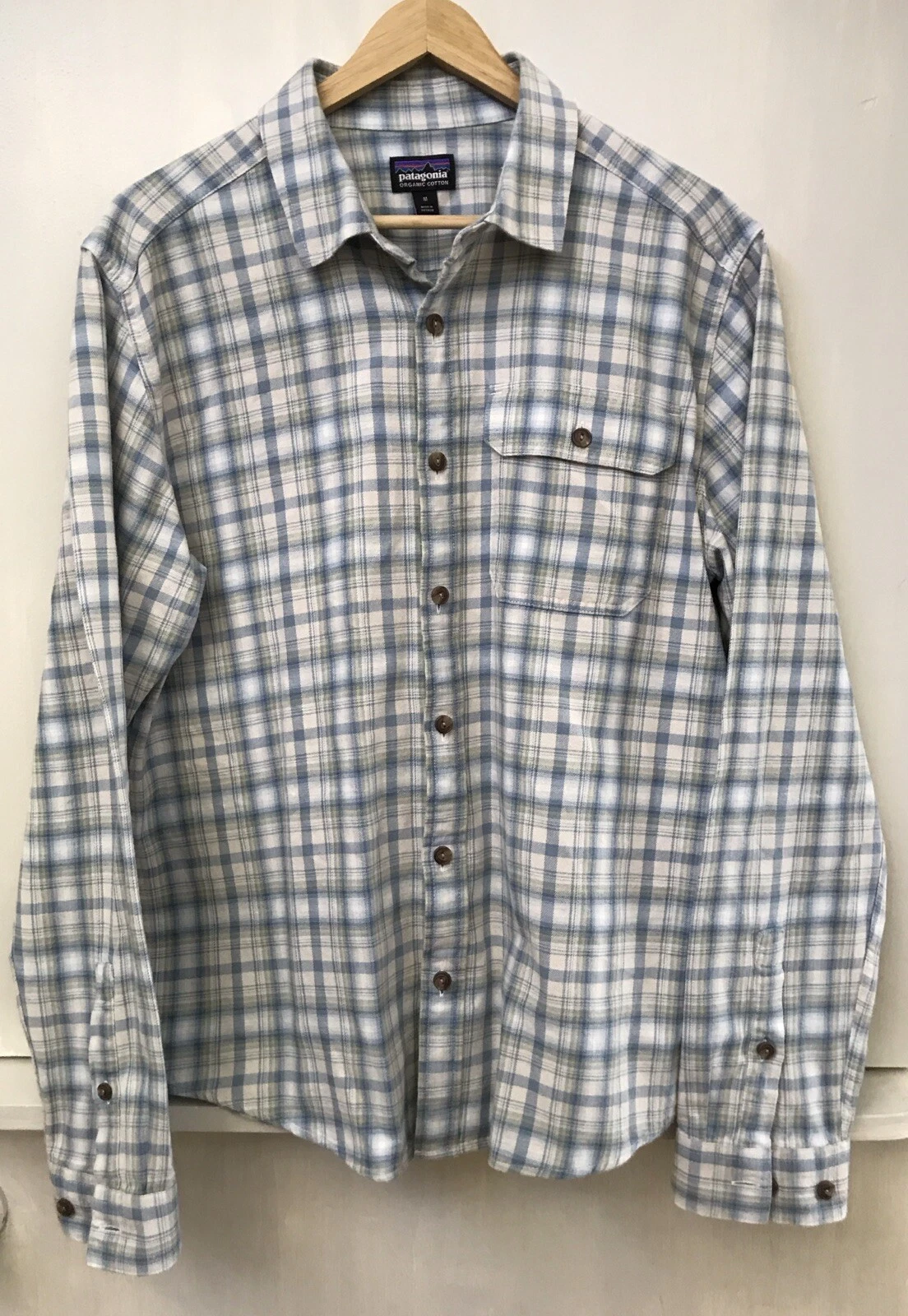Patagonia Organic Cotton Button Up Blue Plaid Shirt Long Sleeve Men’s Medium