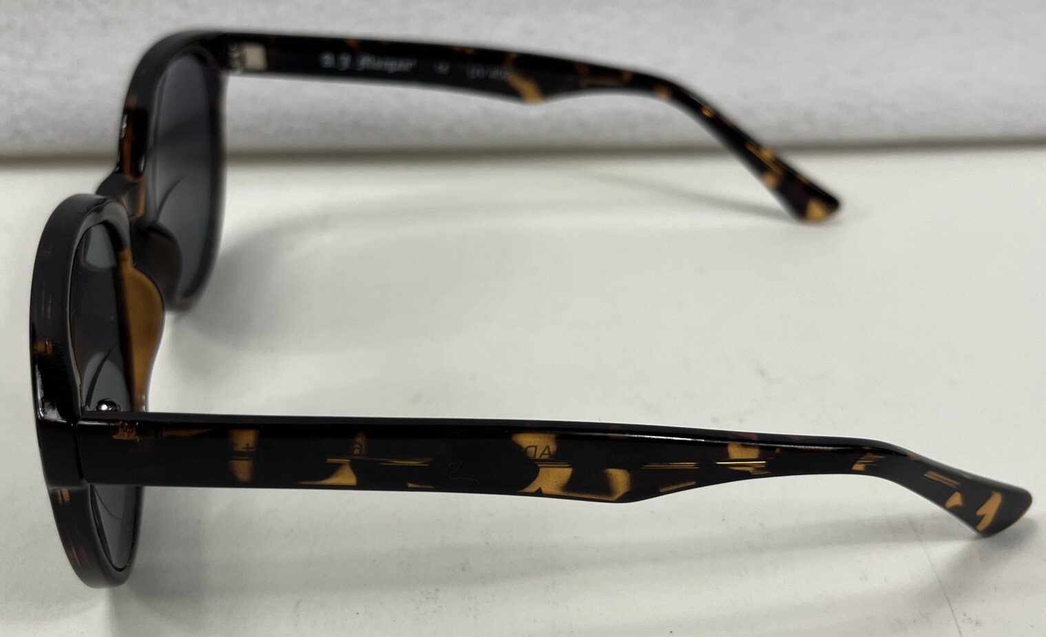FRAMES ONLY AJ Morgan 62192 Tortoise Shell Sungla… - image 2
