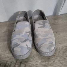 Vionic Avery Camo Grey Suede Slip On Sneaker Vio-Grip Slip Resistant Sole Sz 10