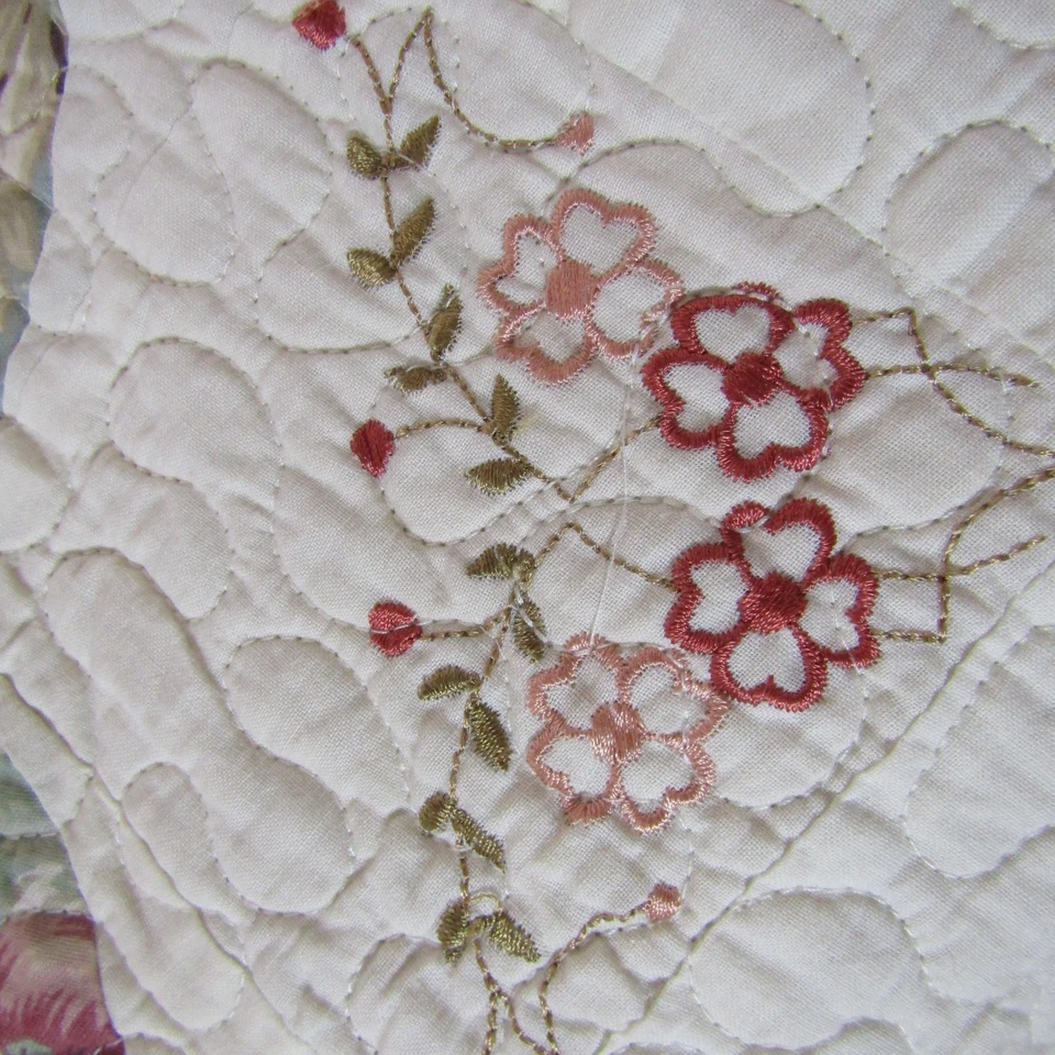 Queen Size Quilted Embroidered Bedspread & 2x Pillow Shams JC Penny Home Floral - Image 4 of 4