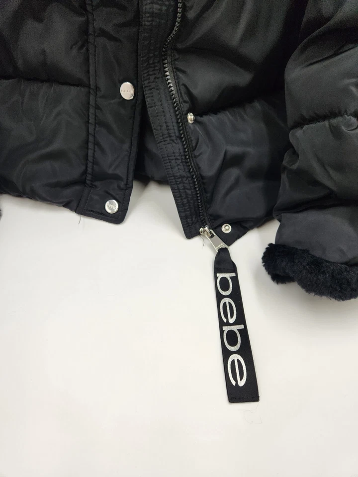 Chaqueta acolchada con capucha Bebe negra acolchada con ribete de piel sintética bolsillos con botones talla GRANDE Foto 3 de 4