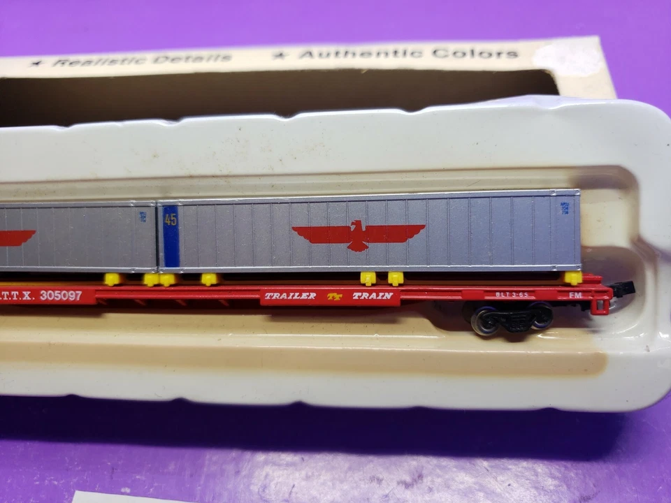 ASSORTED CON-COR N SCALE 90' PIGGYBACK FLAT CAR & CONTAINERS GREAT CONDITION  - Image 4 of 4