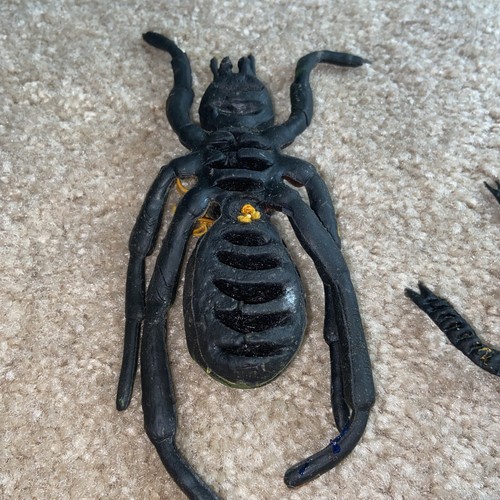 Four Vintage 1980s Rubber Insects - Picture 9 of 9