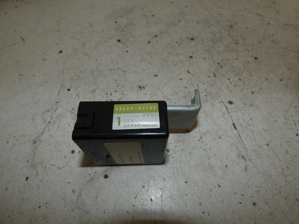 Centralina Toyota Yaris P1 anno 2000 88650-52100 - Immagine 3 di 4