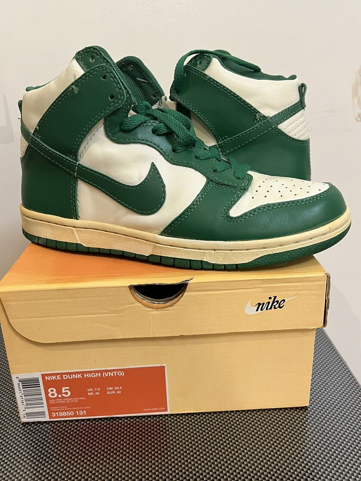 Nike Dunk High VNTG White Sail Pine Green US 8.5 … - image 1