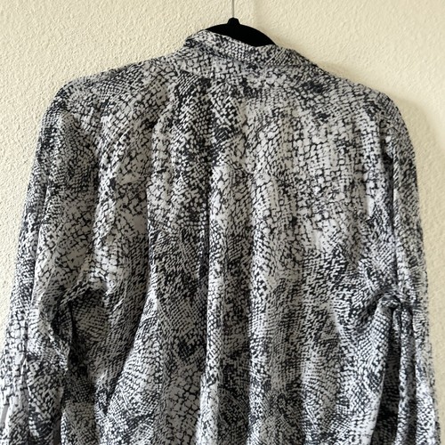 Cloth and Stone Anthology Button Up Shirt Large Gray Snake Print work Casual - Picture 8 of 9