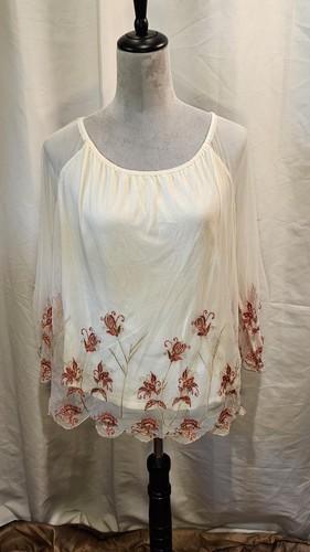 Chico's Women's Embroidered Floral Border Scalloped Edge Size 2 Off White Color
