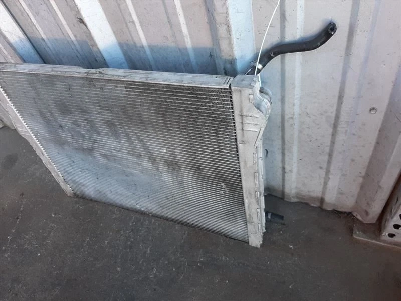 Radiador principal grande para BMW 760i 17117570093 10-15 Foto 2 de 4