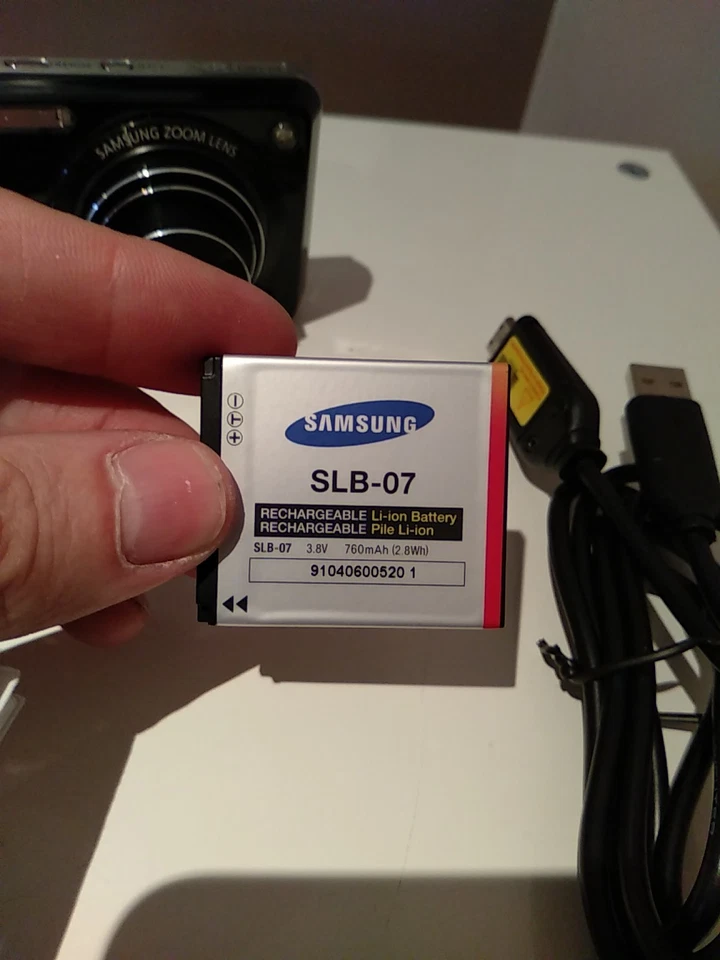 Samsung PL150 Digital Camera – Selfie Screen, Excellent Condition, Spare Battery - Image 2 of 4