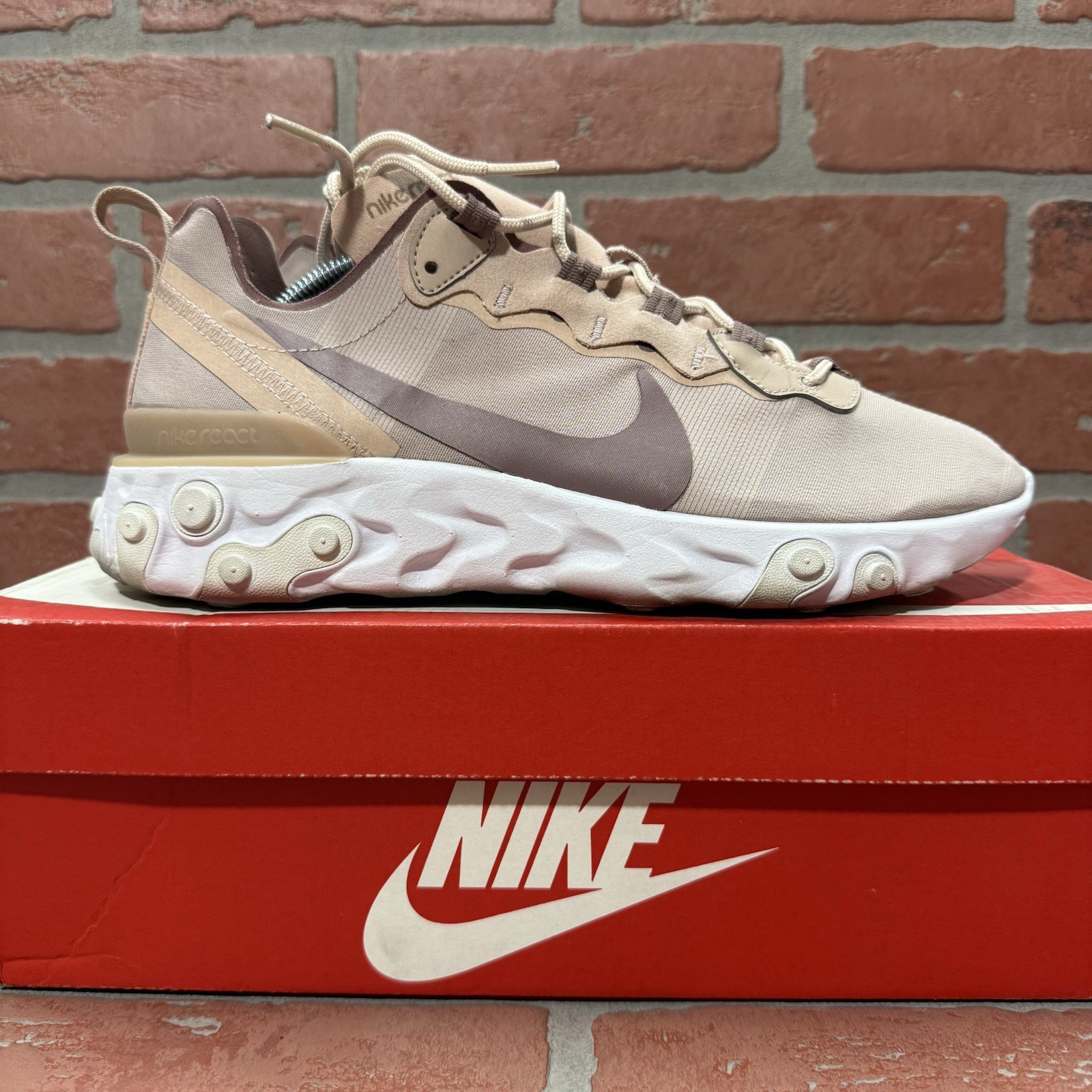 WMNS NIKE REACT ELEMENT 87 PARTICLE BEIGE ATHLETI… - image 2
