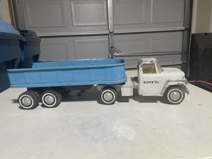 Camion International Ertl – 1/18, Métal Rouge, Années 70, Fabrication USA (occasion)