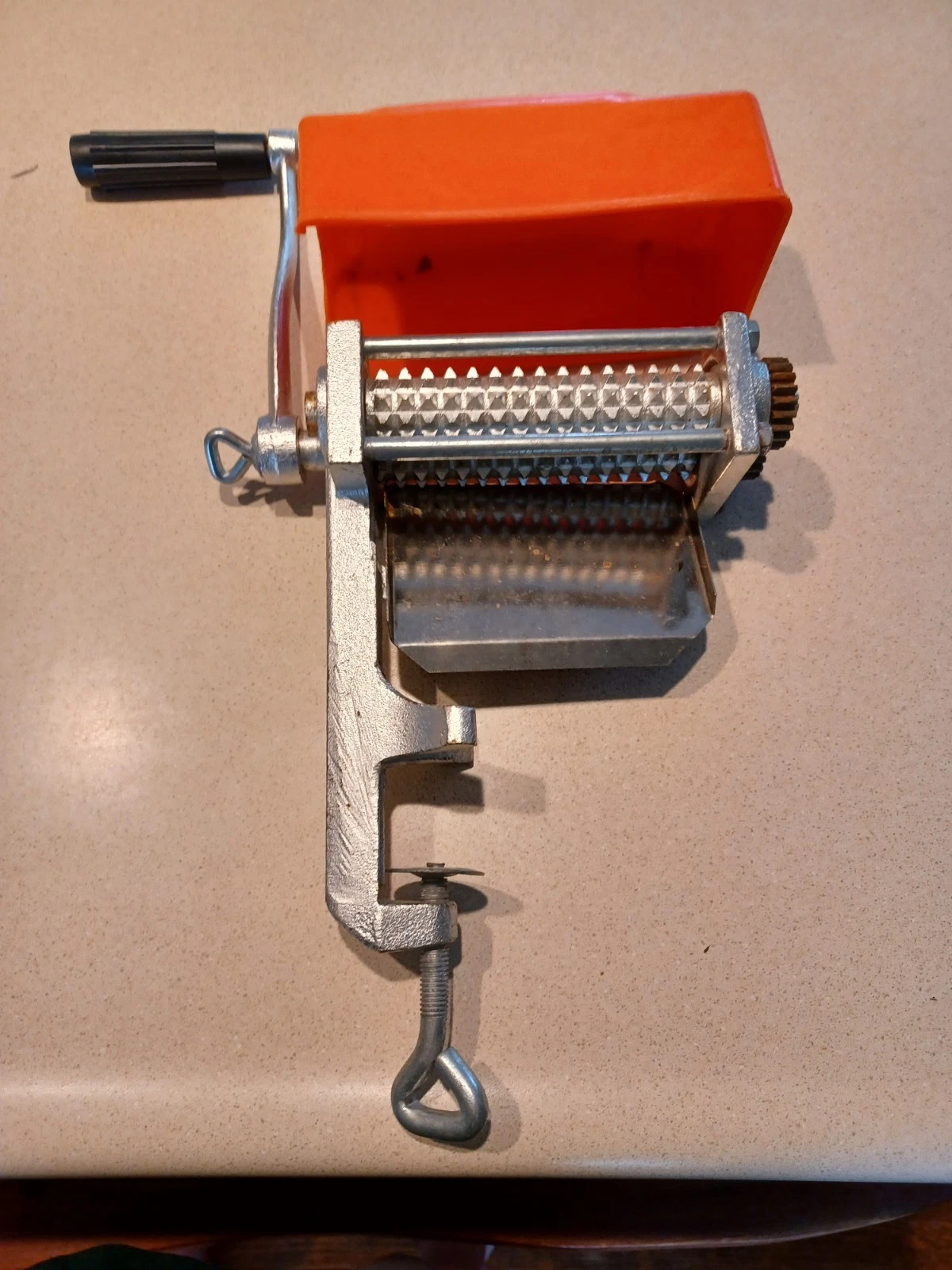 Meat Tenderizer Cuber Steak Machine Hand Crank Flatten butchers Tool KitchenTool
Opens in a new wind